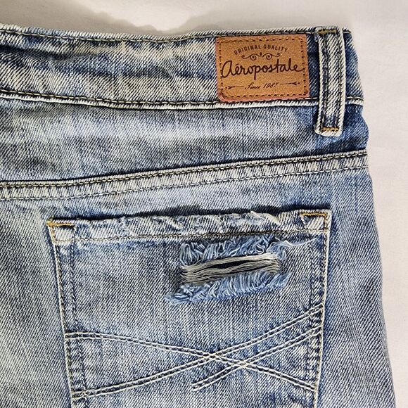 Aeropostale Womens Shorts Sz 12 Boyfriend Blue Destroyed Denim Cuffed 4.5 Inseam - Picture 6 of 11